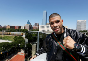 JUANMA LOPEZ LLEGA A DALLAS 03