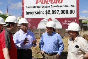 De izq. a dere. Representante Angel Matos, Ramon Calderon y Jose Carlos Aponte