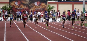 100 metros juvenil en el noveno Clasico Primaveral de Atletismo en Carolina.-01