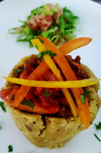 Mofongo de plátanos con pechuga y churrasco. (Foto/Suministrada)