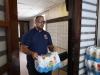 el-municipio-entrego-cajas-de-agua-embotellada-casa-por-casa