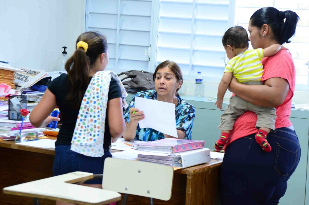 Rompe récord participación de padres en proceso de entrega de notas