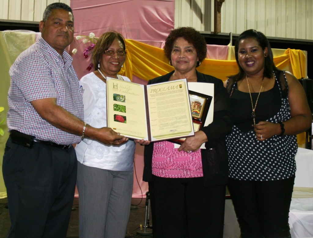 Rinde homenaje a destacadas madres en Humacao