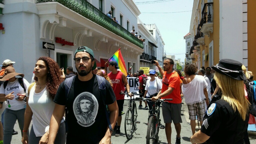 Tras enfrentamientos con la Policía, gobernador se reúne con estudiantes de la UPR