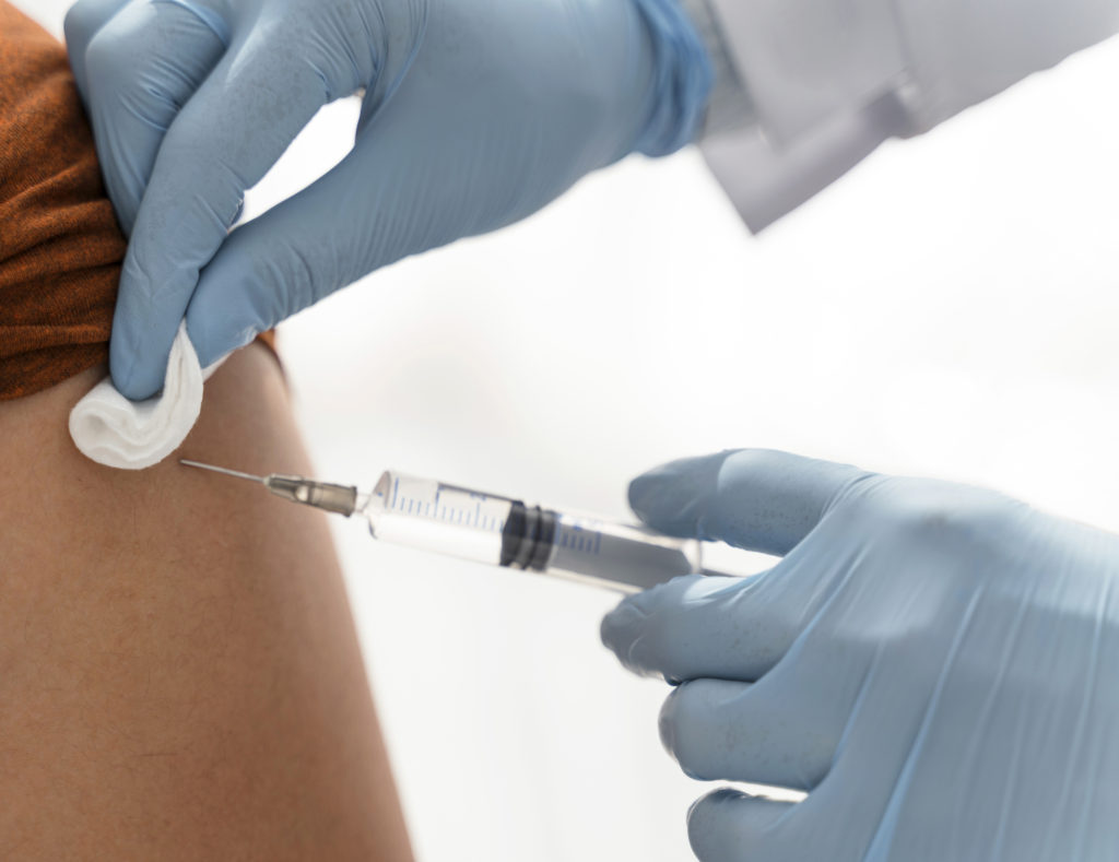 Me vacuné contra el COVID-19: ¿Qué hacer si tiene una reacción alérgica?