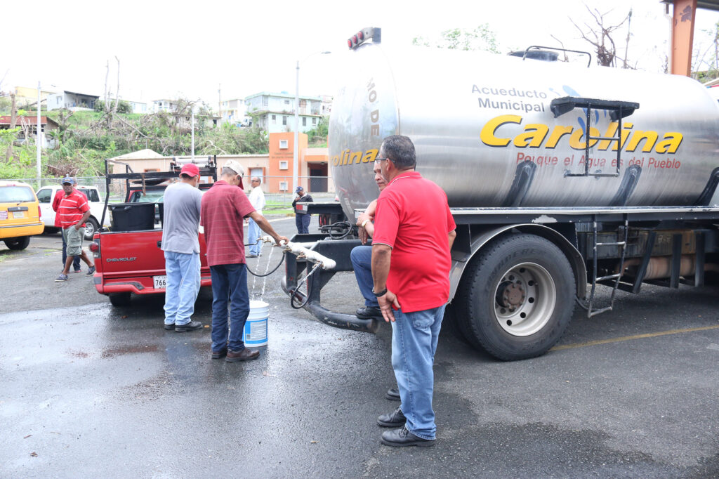 Municipio de Carolina suple agua y destaca su policía municipal ante apagón general