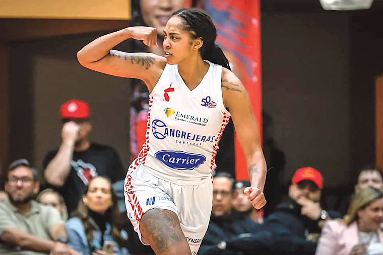 En 2024, incluyendo la postemporada, Kelly promedió 16.3 puntos, 10.4 rebotes, 2.4 asistencias y 2.2 cortes de balón en 27 juegos.  (Foto/Suministrada)
