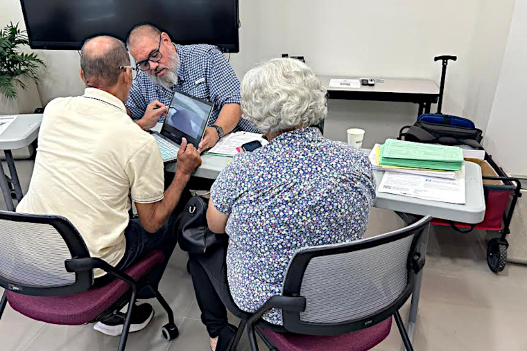 Expertos asistirán a los adultos mayores a llenar el crédito para personas de 65 años o más. (Foto/Suministrada)