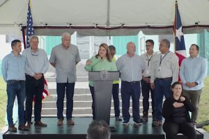 Gobernadora veta proyecto que proponía tributo municipal a teléfonos móviles