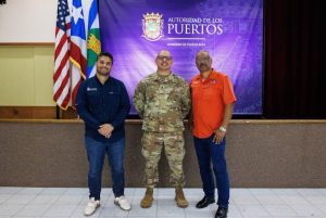 Licenciado Norberto Negrón, director de la APPR, durante la visita al aeropuerto regional Antonio Rivera Rodríguez. (Foto/Suministrada)