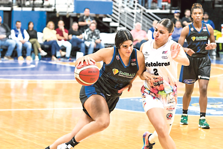 Nairimar Vargas con el balón. (Foto/Suministrada)