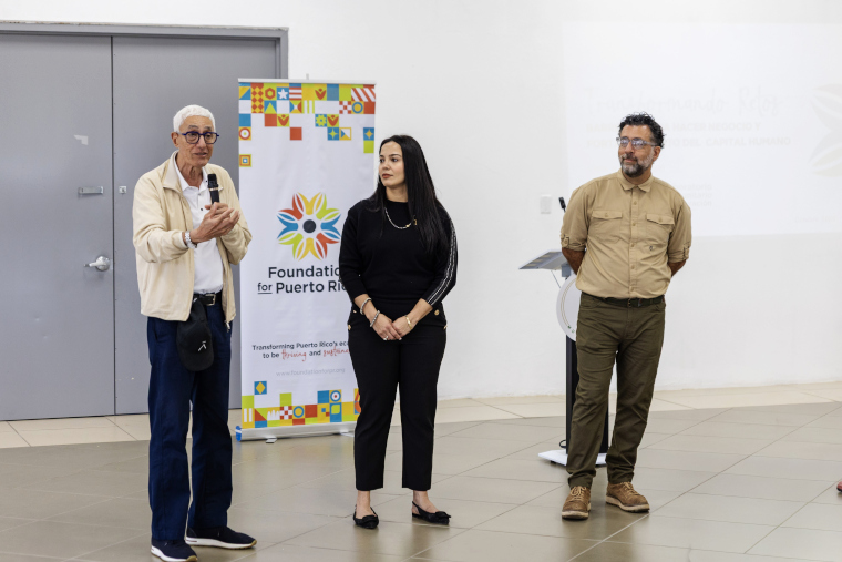 En la foto, Jon Borschow, CEO y fundador de Foundation for Puerto Rico, la licenciada Margaret Ramírez Báez, presidenta Cámara de Comercio de Puerto Rico y Javier De Jesús Martínez, estratega de innovación de Foundation for Puerto Rico. (Foto/Suministrada)