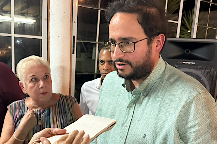  De izquierda a derecha, alcaldesa Julia Nazario, licenciado Joel Osorio Chiclana, presidente de la Legislatura Municipal y el secretario del DTOP González Montalvo.  (Foto/Suministrada)